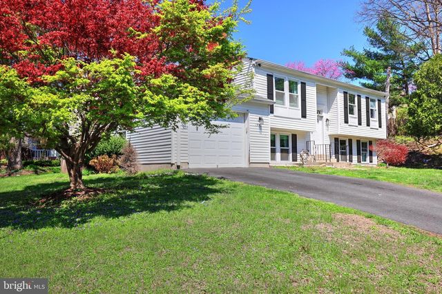 1502 HIDDENBROOK DR, Herndon, VA 20170
