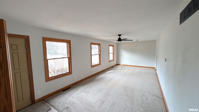 2115 SUNSET Drive, Pekin, IL 61554