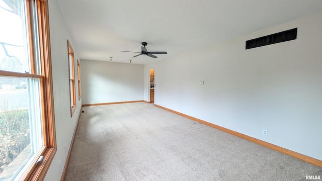 2115 SUNSET Drive, Pekin, IL 61554