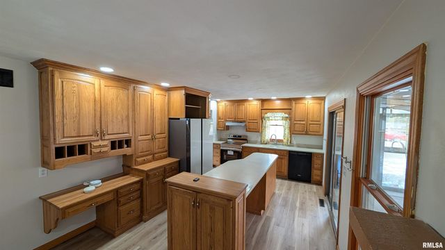 2115 SUNSET Drive, Pekin, IL 61554