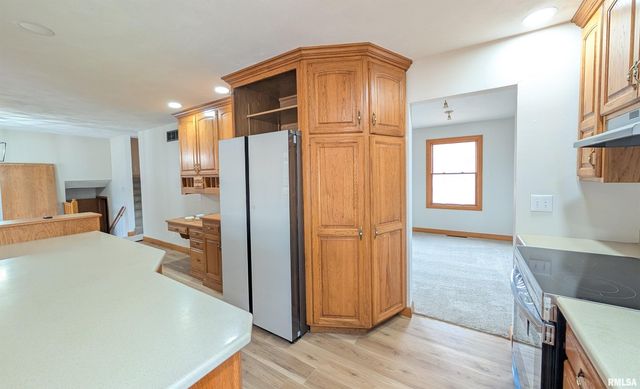 2115 SUNSET Drive, Pekin, IL 61554