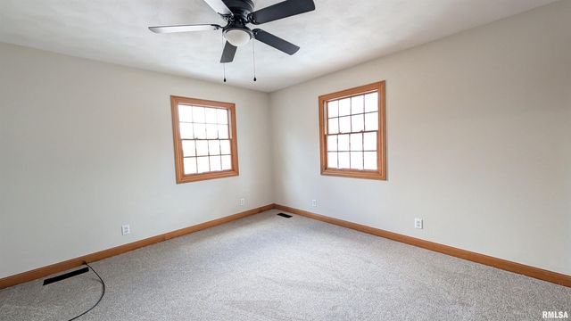 2115 SUNSET Drive, Pekin, IL 61554