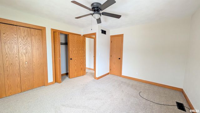 2115 SUNSET Drive, Pekin, IL 61554