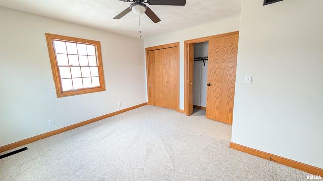 2115 SUNSET Drive, Pekin, IL 61554