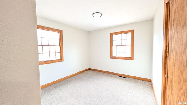 2115 SUNSET Drive, Pekin, IL 61554