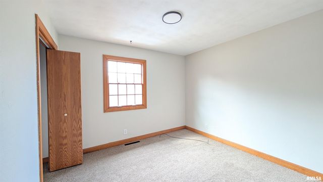 2115 SUNSET Drive, Pekin, IL 61554