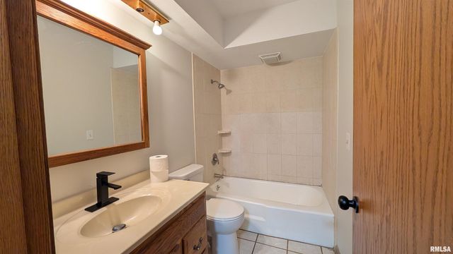 2115 SUNSET Drive, Pekin, IL 61554