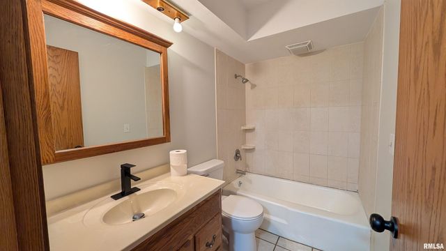 2115 SUNSET Drive, Pekin, IL 61554