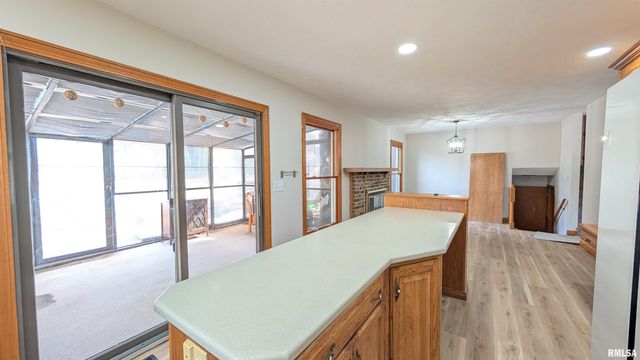 2115 SUNSET Drive, Pekin, IL 61554