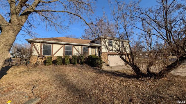 2115 SUNSET Drive, Pekin, IL 61554