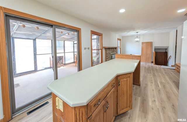 2115 SUNSET Drive, Pekin, IL 61554