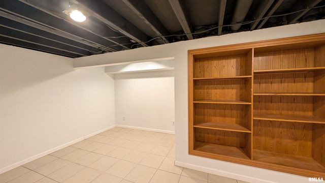 2115 SUNSET Drive, Pekin, IL 61554