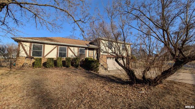 2115 SUNSET Drive, Pekin, IL 61554