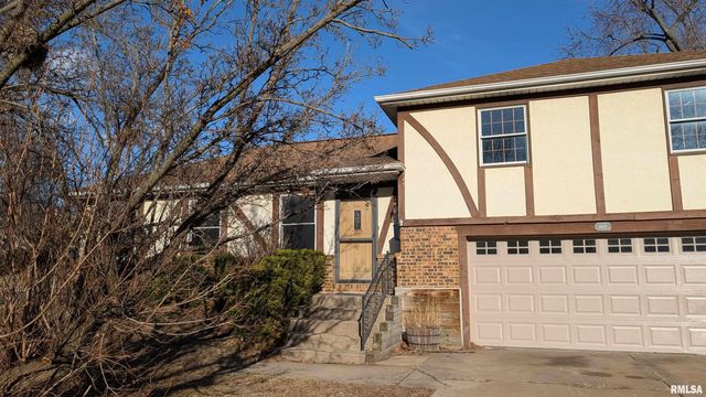 2115 SUNSET Drive, Pekin, IL 61554