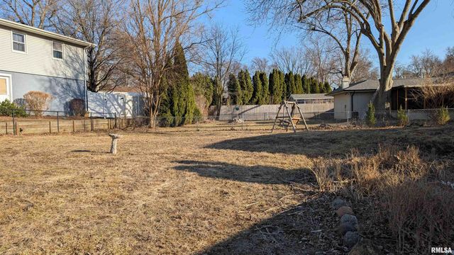 2115 SUNSET Drive, Pekin, IL 61554