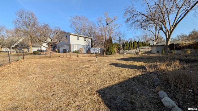 2115 SUNSET Drive, Pekin, IL 61554