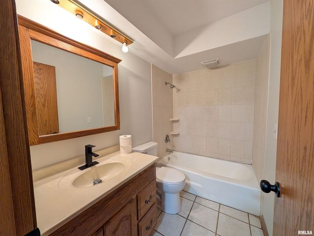 2115 SUNSET Drive, Pekin, IL 61554