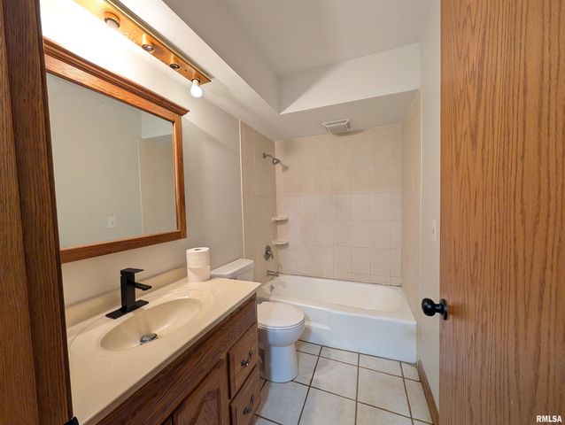 2115 SUNSET Drive, Pekin, IL 61554