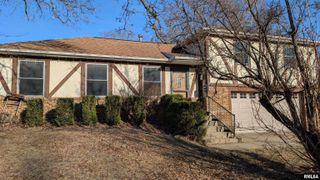 2115 SUNSET Drive, Pekin, IL 61554