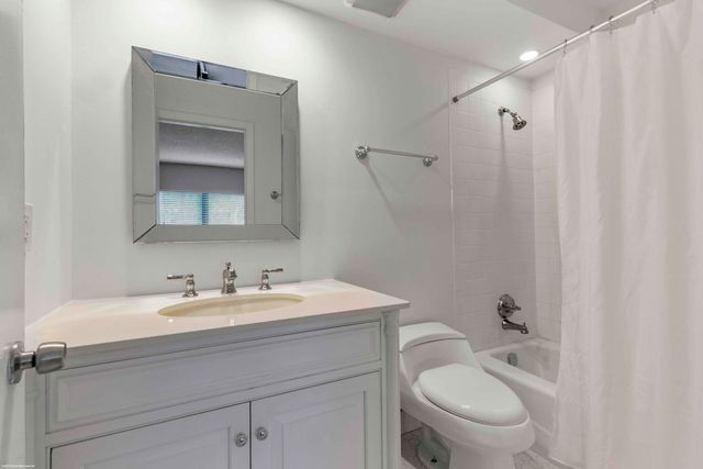 13329 Polo Club Road 105, Wellington, FL 33414