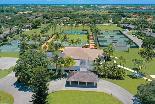 13329 Polo Club Road 105, Wellington, FL 33414