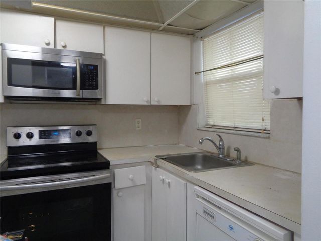 2831 E Sunrise Lakes Drive 209, Sunrise, FL 33322