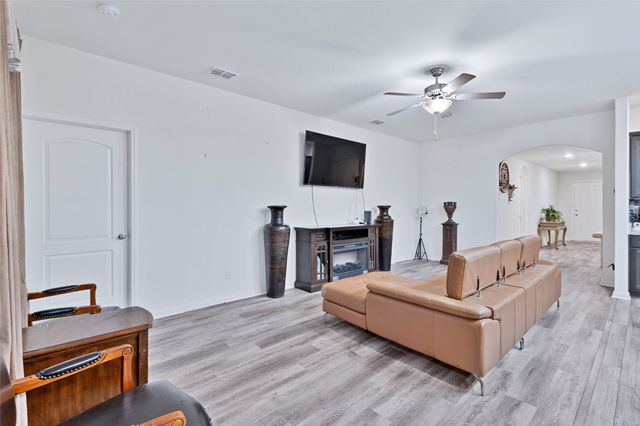119 Bluebonnet Drive, Sanger, TX 76266