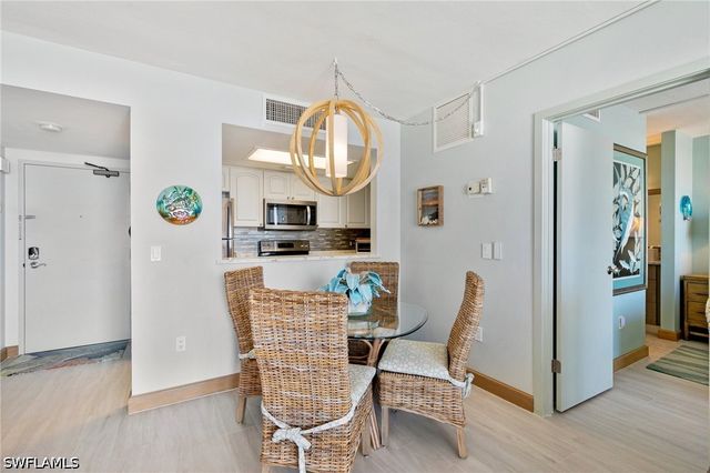 180 Seaview CT 911, Marco Island, FL 34145