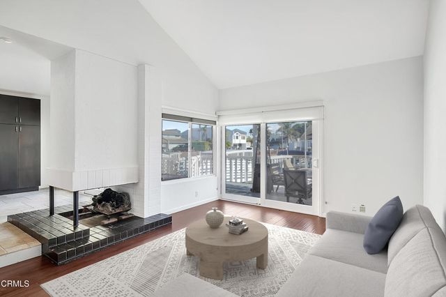 2010 Kingsbridge Way, Oxnard, CA 93035