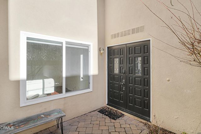 2010 Kingsbridge Way, Oxnard, CA 93035