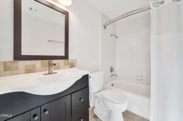 2010 Kingsbridge Way, Oxnard, CA 93035