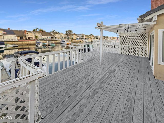 2010 Kingsbridge Way, Oxnard, CA 93035