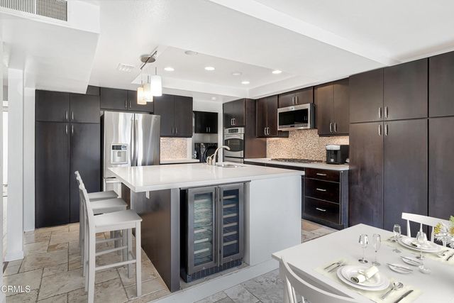 2010 Kingsbridge Way, Oxnard, CA 93035