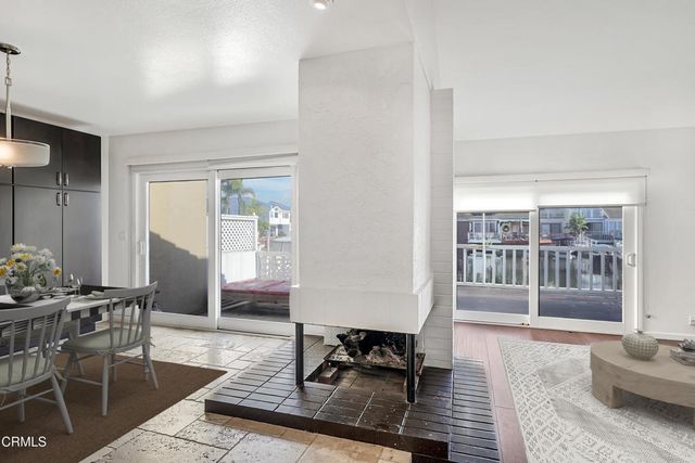 2010 Kingsbridge Way, Oxnard, CA 93035