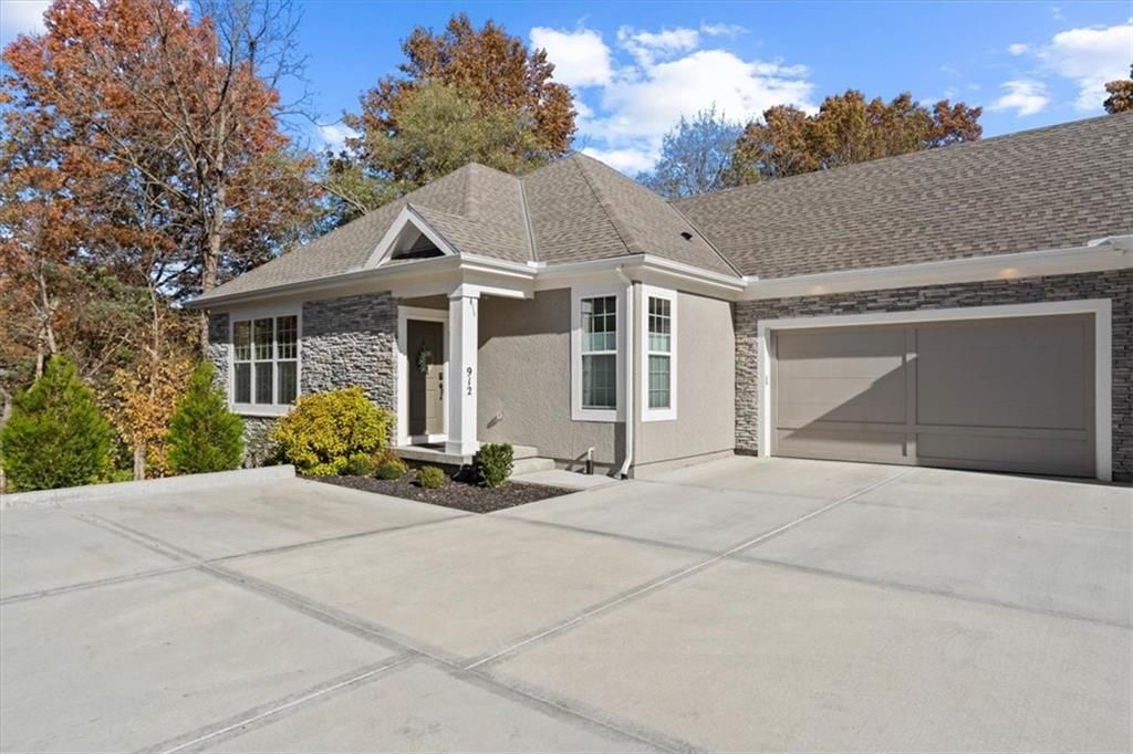 912 E 110th Terrace, Kansas City, MO 64131