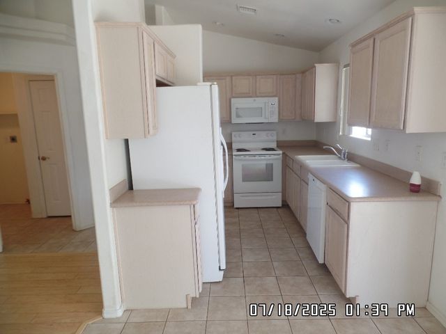 3304 E Ames Avenue, Kingman, AZ 86409