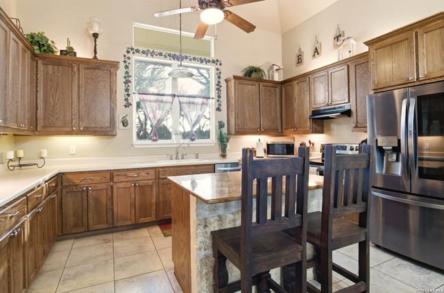 101 Hillside Dr, Spring Branch, TX 78070