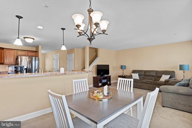 2714 BUR CT, Harrisburg, PA 17112