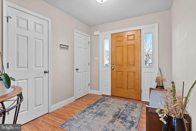 2714 BUR CT, Harrisburg, PA 17112