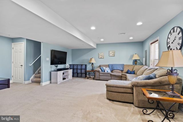 2714 BUR CT, Harrisburg, PA 17112