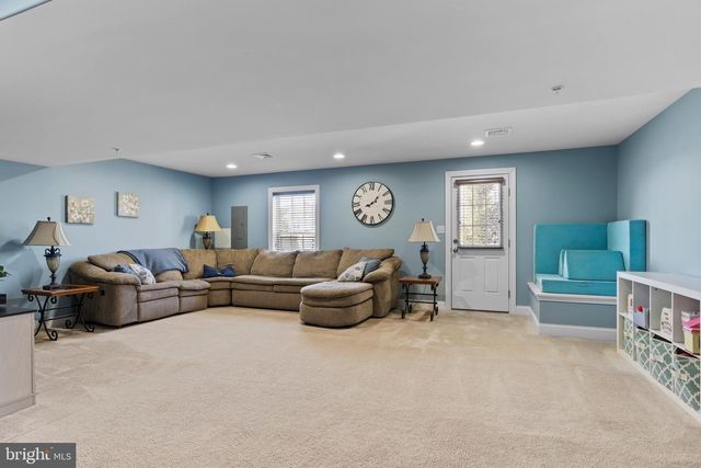 2714 BUR CT, Harrisburg, PA 17112