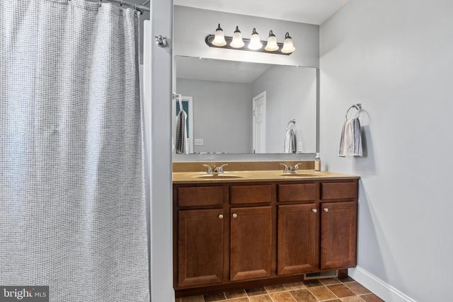 2714 BUR CT, Harrisburg, PA 17112