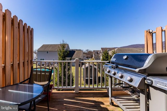 2714 BUR CT, Harrisburg, PA 17112