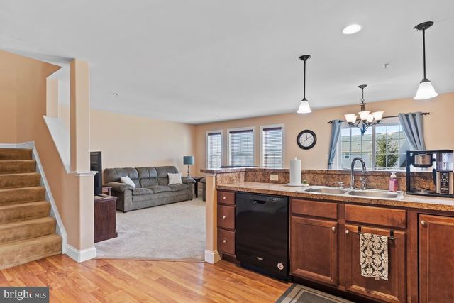 2714 BUR CT, Harrisburg, PA 17112