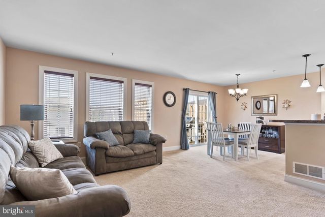 2714 BUR CT, Harrisburg, PA 17112