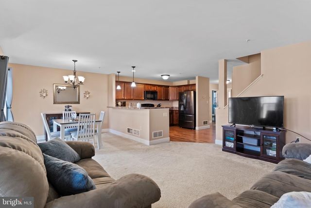 2714 BUR CT, Harrisburg, PA 17112