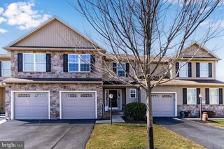 2714 BUR CT, Harrisburg, PA 17112