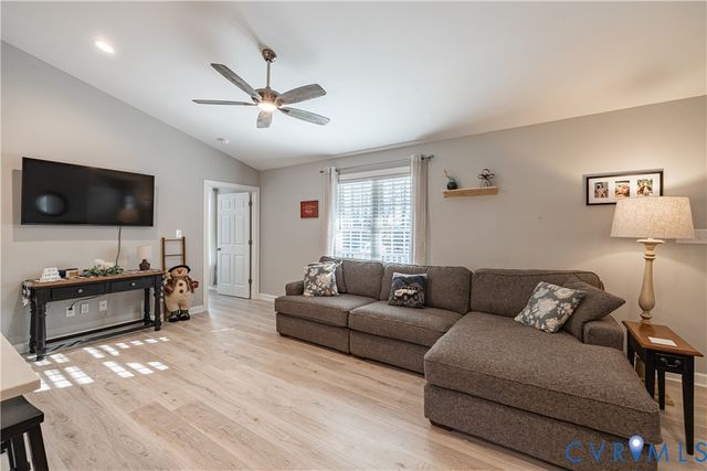 180 Barefords Mill Rd, Dunnsville, VA 22454