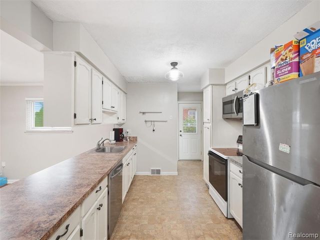 1890 21st Street, Wyandotte, MI 48192