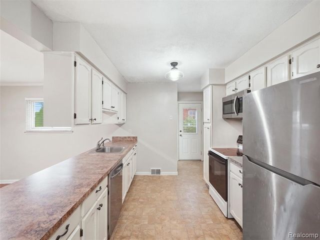 1890 21st Street, Wyandotte, MI 48192